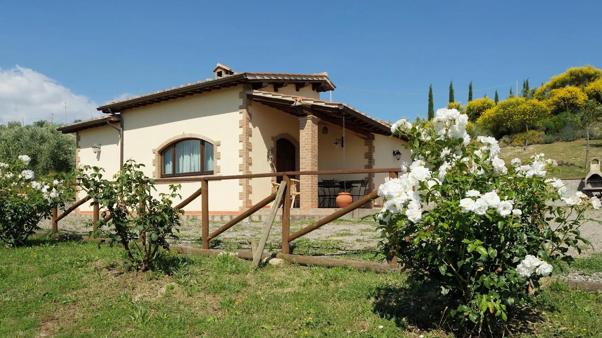 Le Capannacce Villa Cinigiano Çiftlik konaklama